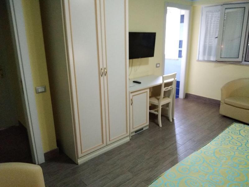 Hotel Villa Aurora Латина Экстерьер фото