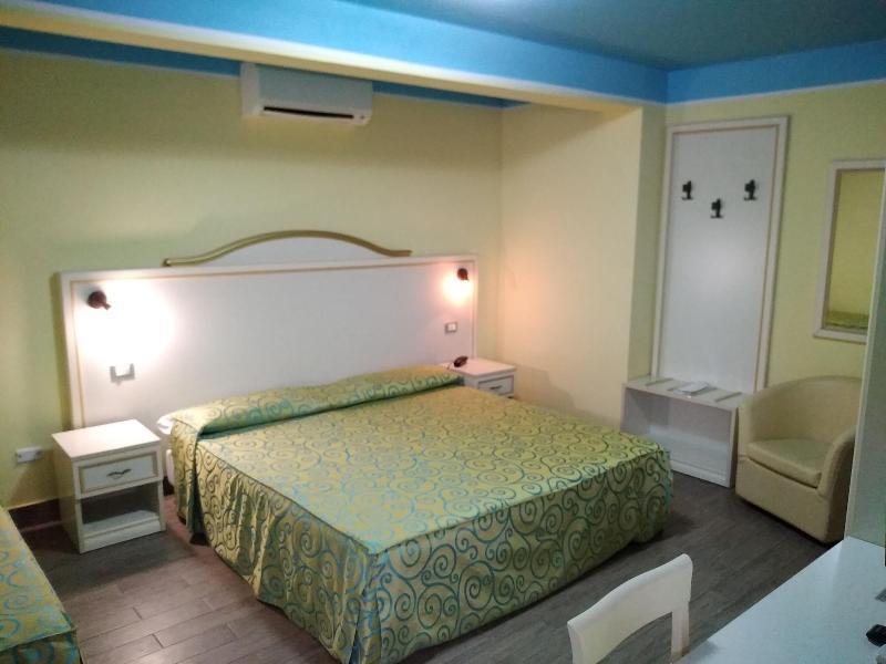 Hotel Villa Aurora Латина Экстерьер фото
