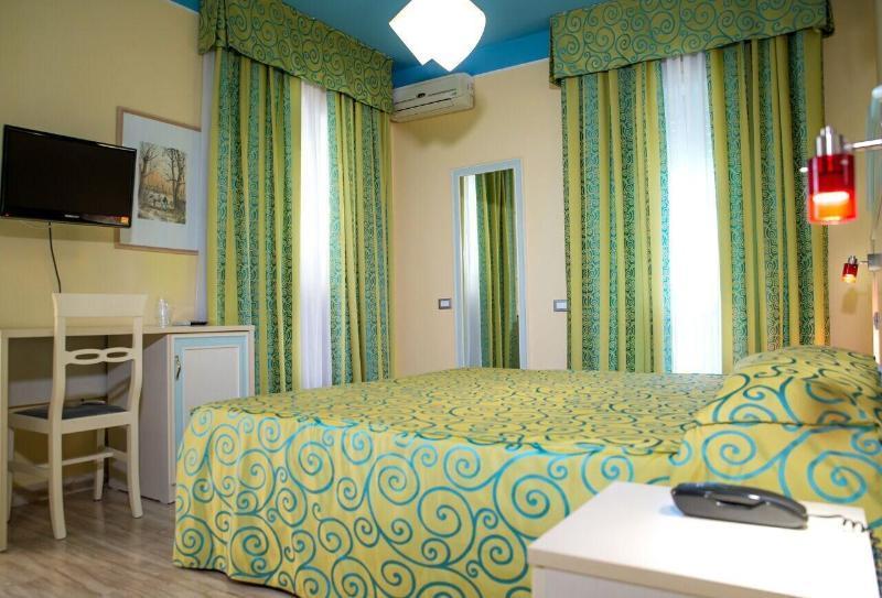 Hotel Villa Aurora Латина Экстерьер фото