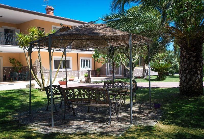 Hotel Villa Aurora Латина Экстерьер фото