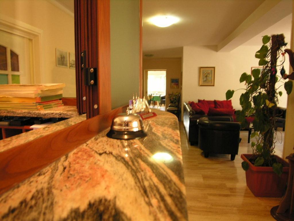 Hotel Villa Aurora Латина Экстерьер фото