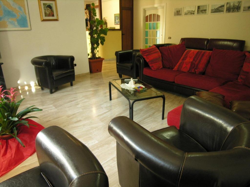 Hotel Villa Aurora Латина Экстерьер фото