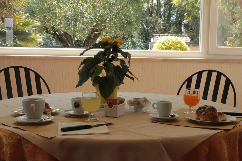 Hotel Villa Aurora Латина Экстерьер фото