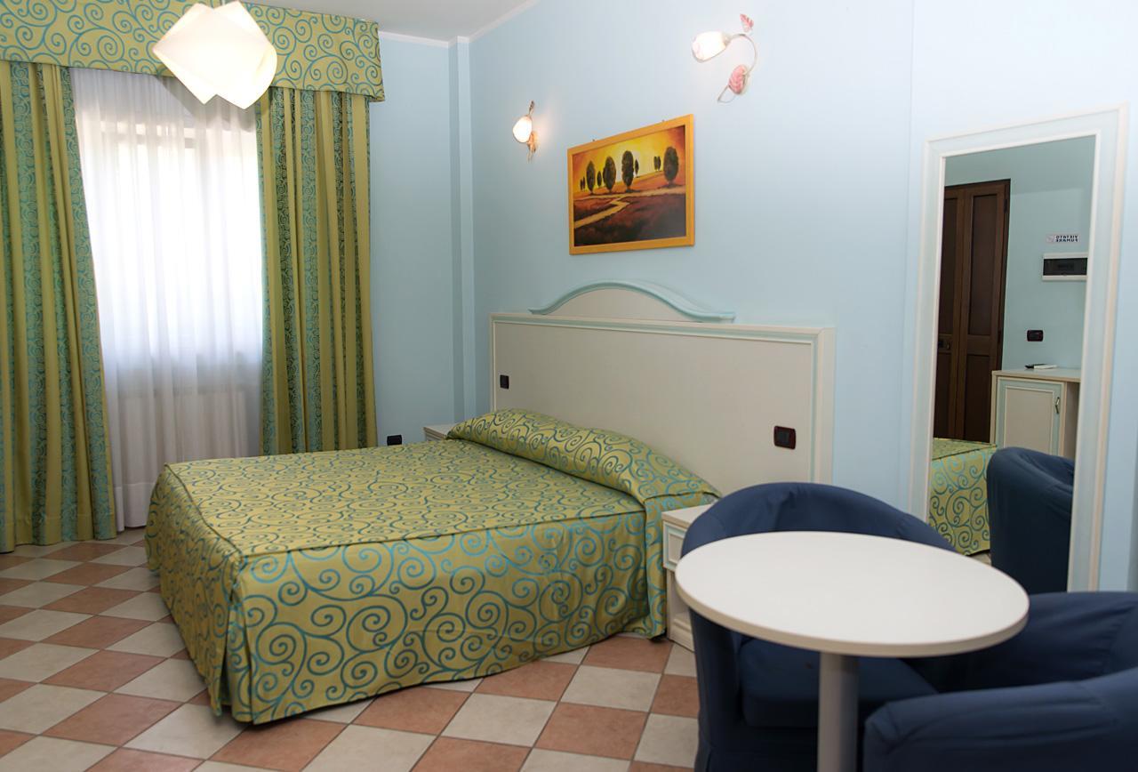 Hotel Villa Aurora Латина Экстерьер фото